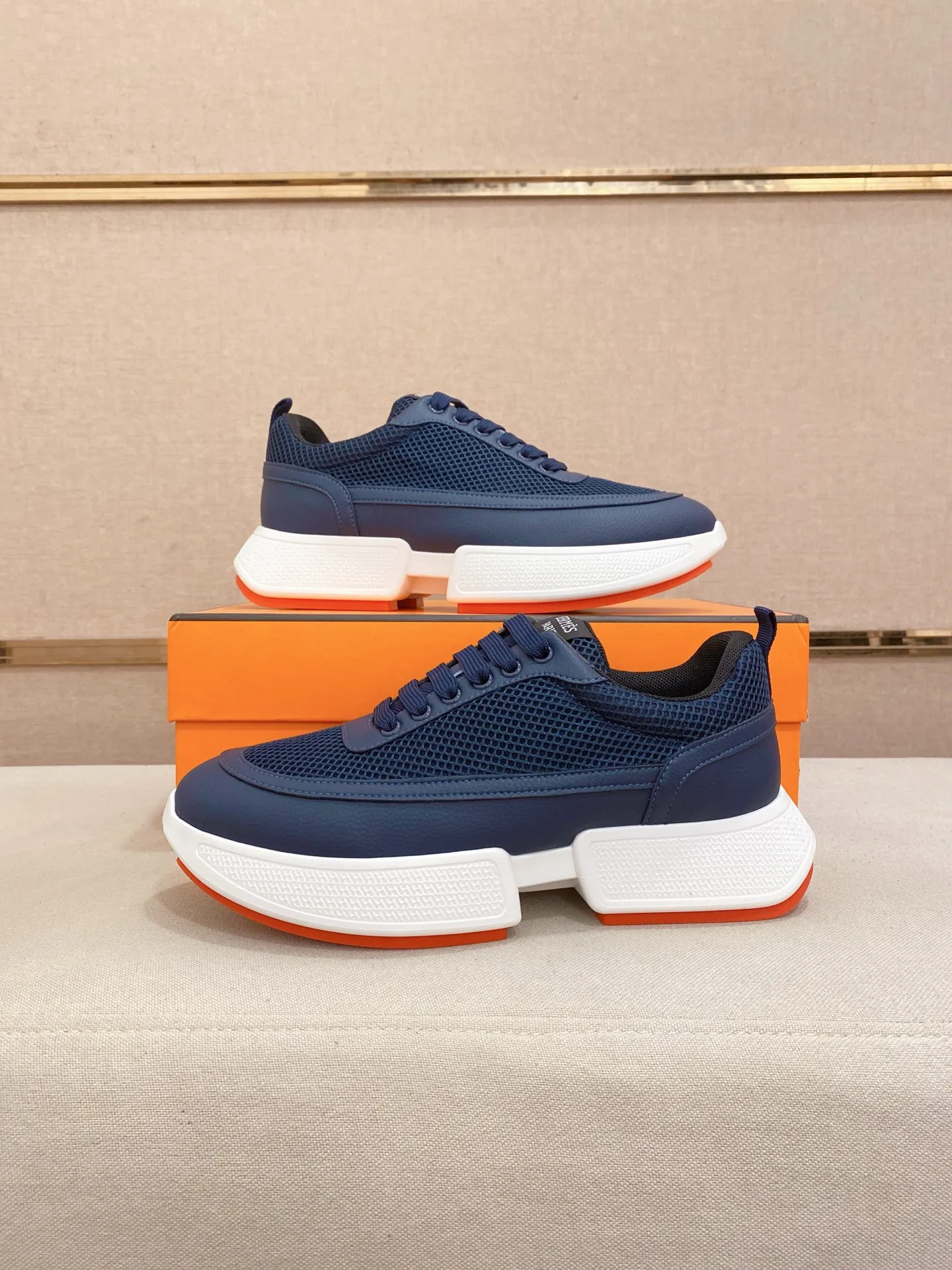 Men's clothing and shoes💰: 462💰《HERMES》【Classic Original Version】Hermès; Top 🔝 Purchasing Agency 🔍🔍Men's latest 🇺🇸 counters are on sale simultaneously, imported from Italy original ▲▲cowhide ▲▲ (high-end, extravagant and classy) ) Exquisite workmanship (Italian 🇮🇹 imported water-dyed 🐂 cowhide lining) sole: original sole provided by the original factory, ⚠️exclusive double-layer activity·TPR·rubber·combined molded outsole; super comfortable·wear-resistant·non-slip·environmental protection The real thing is more beautiful if you take the real thing (high quality, follow the order). You can enter and exit the counter at will * Number of yards: 38-44 (45 can be customized and cannot be returned or exchanged)